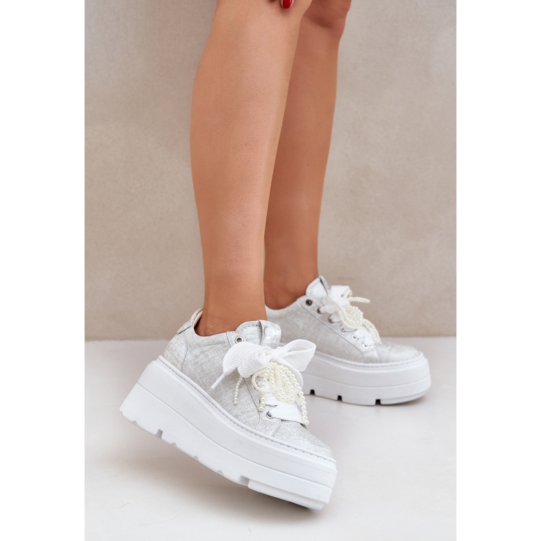 Tênis de couro na plataforma de prata Chebello 4658 2