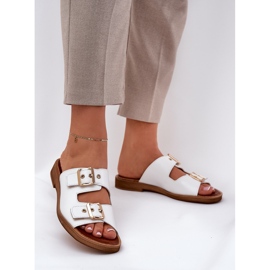 Chinelos lisos de couro com zazoo 3020 fivelas brancas branco 2 Chinelos lisos de couro com zazoo 3020 fivelas brancas branco 2