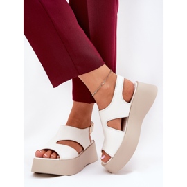 Sandálias femininas na plataforma de couro branco eco 2