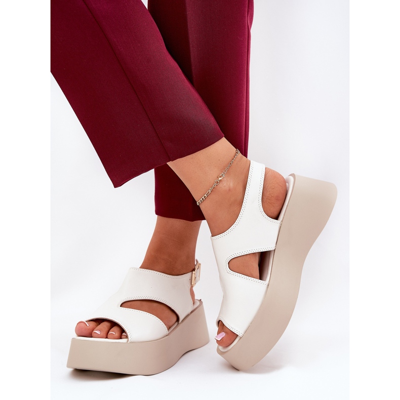 Sandálias femininas na plataforma de couro branco eco 2