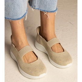 Tênis femininos bege em uma sola pressionada 1