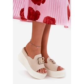 Slippers na plataforma e cunhas com ornamento bege 2