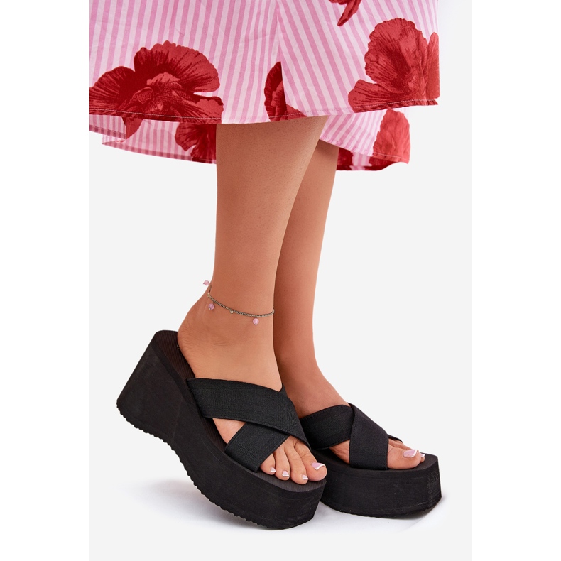 Flips femininos na cunha e plataforma preta preto 1