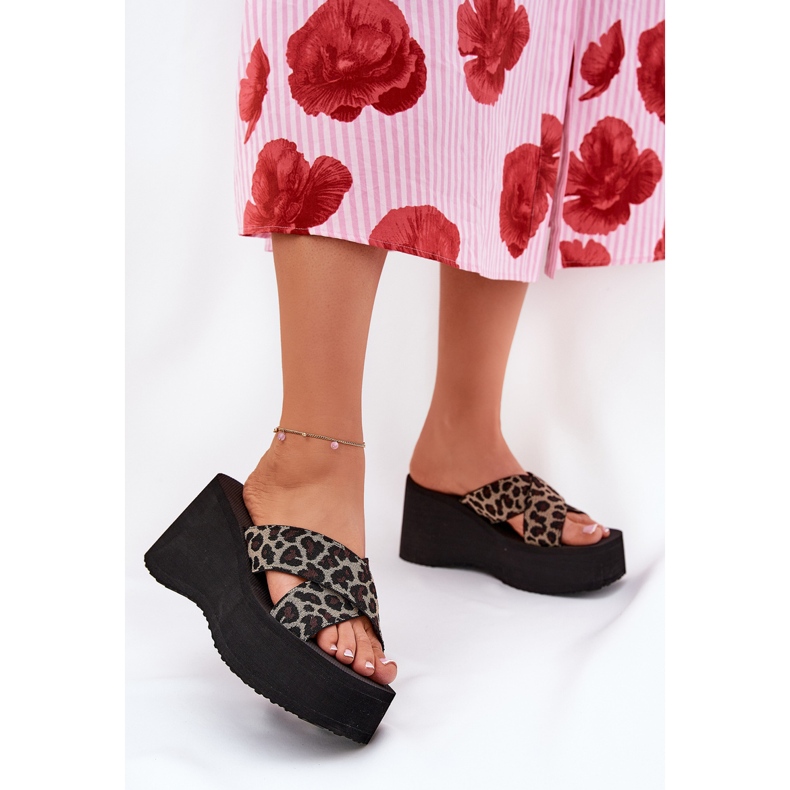 Chinelos femininos na cunha e plataforma estampa de leopardo preto bege 2