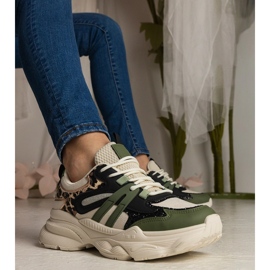 Esportes femininos de tênis verdes com brilho preto 1