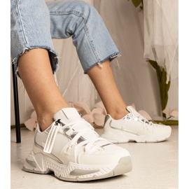 Tênis feminino branco com sola enorme 1