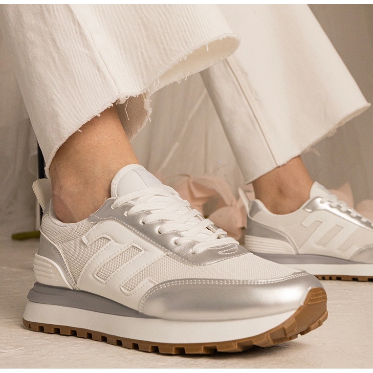 Esportes femininos de tênis de sebro branco 1