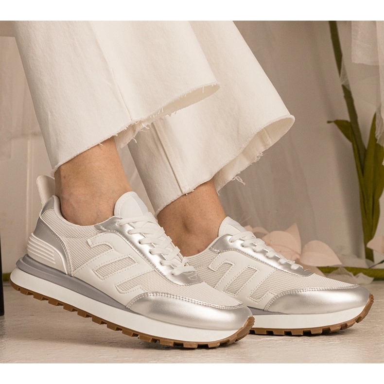 Esportes femininos de tênis de sebro branco 2