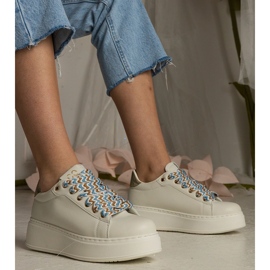 Tênis femininos bege com laço maciço 1 Tênis femininos bege com laço maciço 1