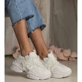 Esportes enormes de tênis brancos femininos 2