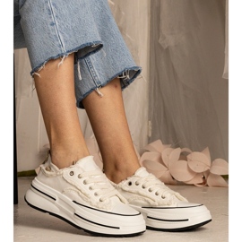 Tênis de mulheres brancas em uma sola alta branco 2