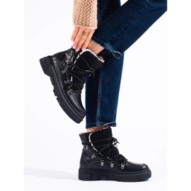 Botas de neve femininas negras com pele de carneiro preto 1