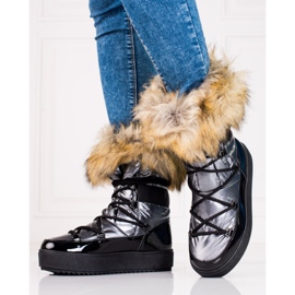 Botas de neve femininas em uma plataforma com pele preto 2