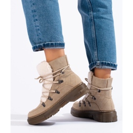 Botas de neve bege de mulher com casaco de pele de carneiro 1 Botas de neve bege de mulher com casaco de pele de carneiro 1