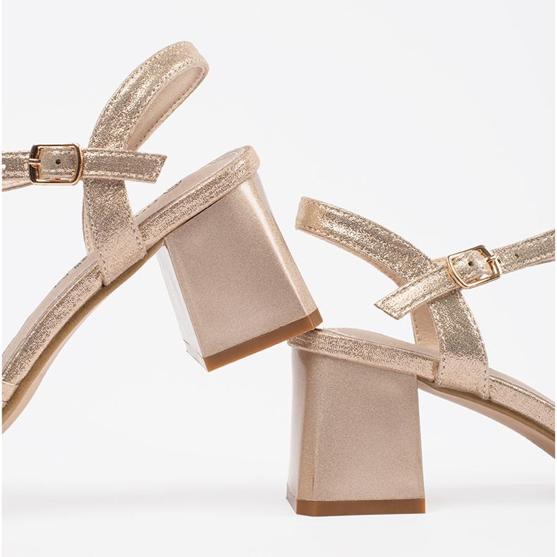 Goodin Sandálias elegantes douradas em um post baixo dourado 1