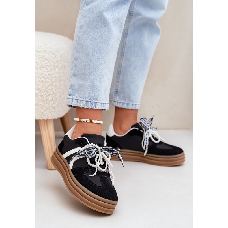 Tênis femininos na plataforma com decorações pretas preto 2