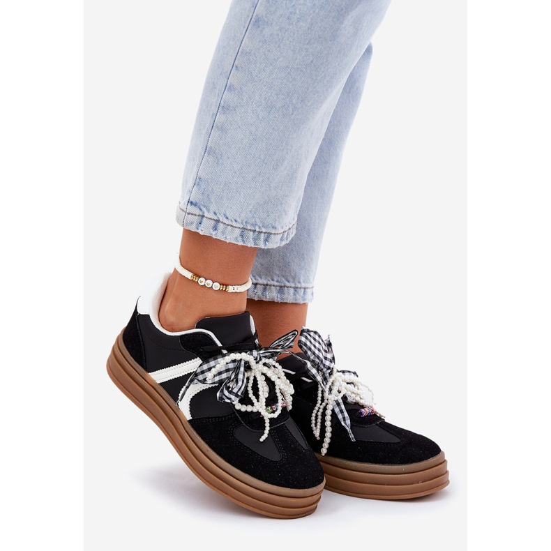 Tênis femininos na plataforma com decorações pretas preto 1