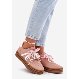 Tênis femininos na plataforma com decorações rosa 1