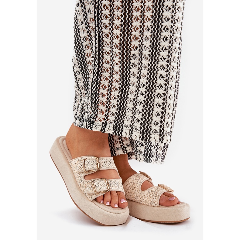 Flips femininos na plataforma com fivelas e tranças bege 1