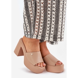 Flipers de couro eco feminino no post e plataforma cáqui bege 1