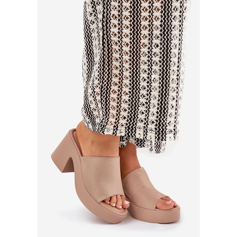 Chinelos femininos no post e plataforma cáqui bege 1