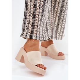 Chinelos femininos no post e plataforma bege 2