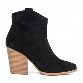 Cowgirls On The Post preto 1