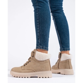 Armadilhas elegantes feitas de couro ecológico bege 1