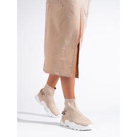 Tênis da moda com meia bege 1