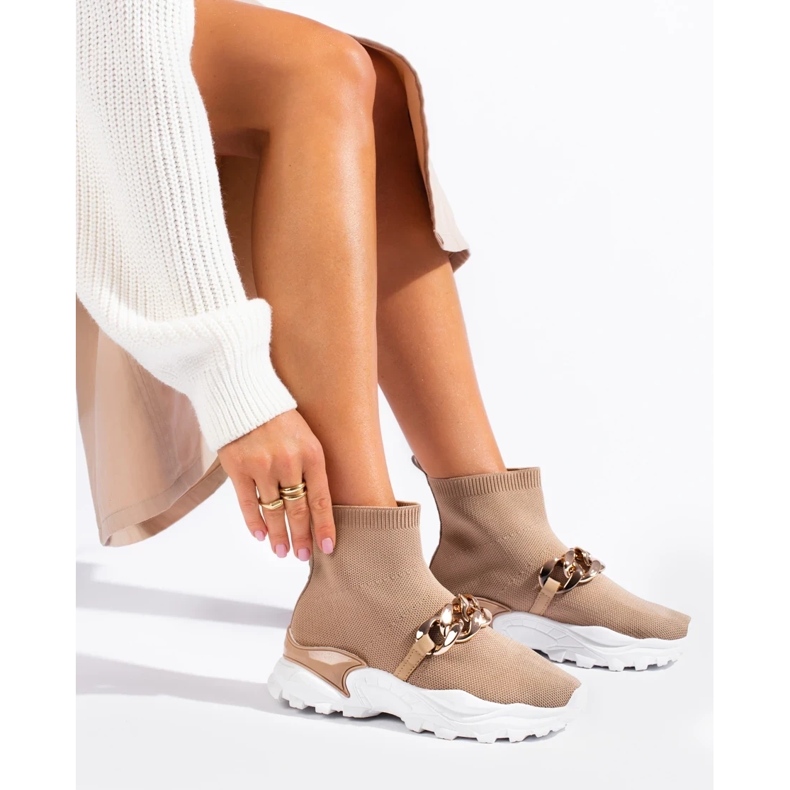 Tênis com corrente castanho 2