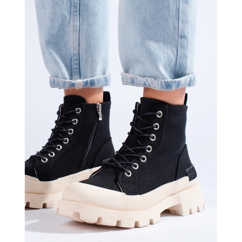 Caçadores na plataforma de S. Barski preto 1