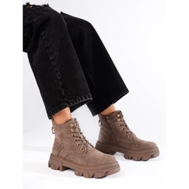 Botins femininos de camurça com sola grossa bege 2 Botins femininos de camurça com sola grossa bege 2