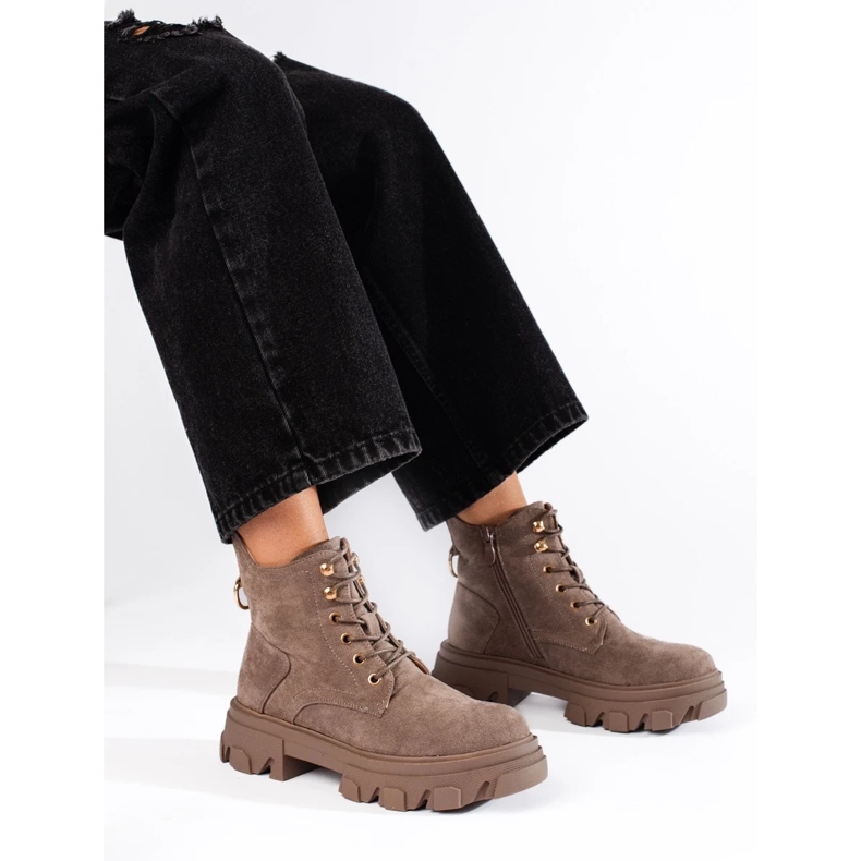 Botins femininos de camurça com sola grossa bege 2 Botins femininos de camurça com sola grossa bege 2