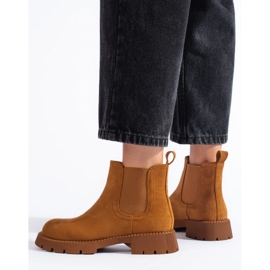 Botas Chelsea femininas de camurça marrom com salto baixo 1