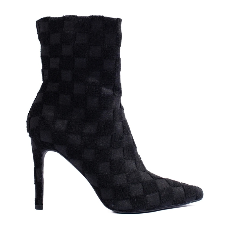 Botins femininos altos e justos com salto agulha preto 2 Botins femininos altos e justos com salto agulha preto 2