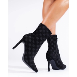 Botins femininos altos e justos com salto agulha preto 1