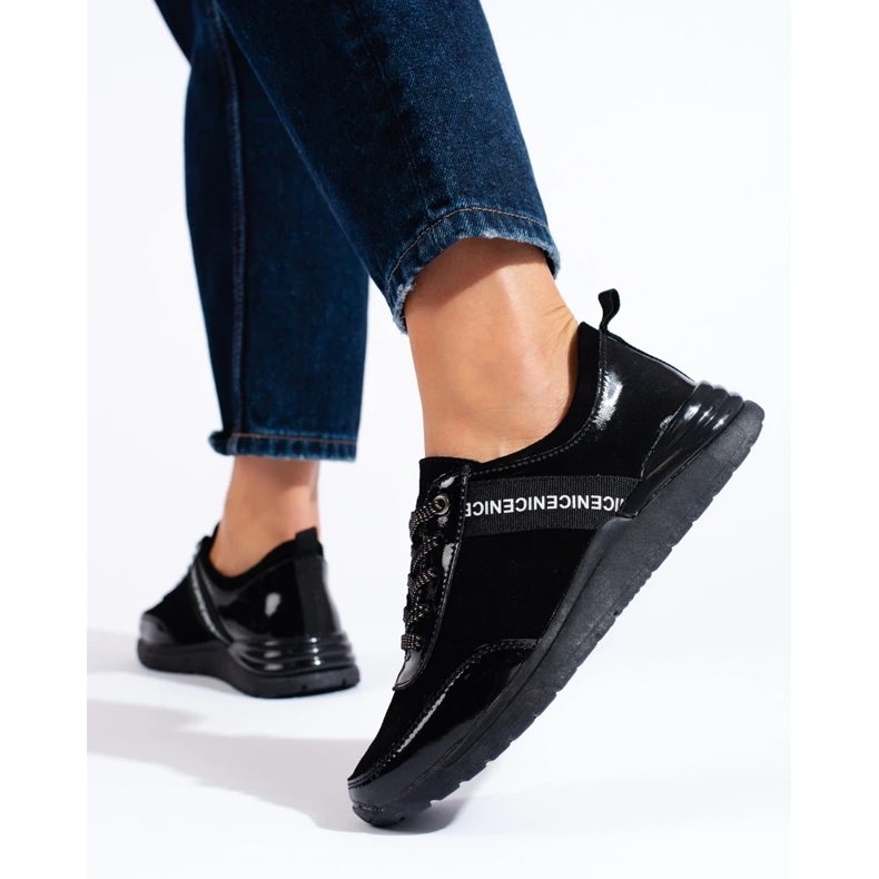 Calçado desportivo preto em pele natural 1