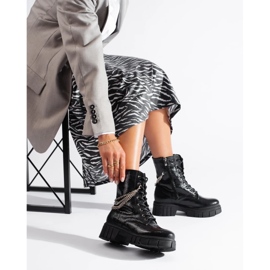 Botas pretas com correntes da Sokolski preto 1