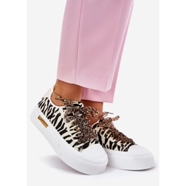 Tênis femininos com amarelo decorativo preto e bege 1