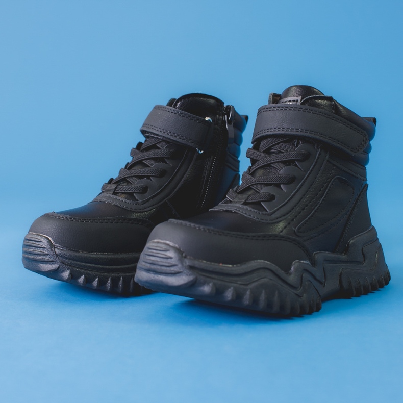 Botas pretas isoladas para meninos preto 1