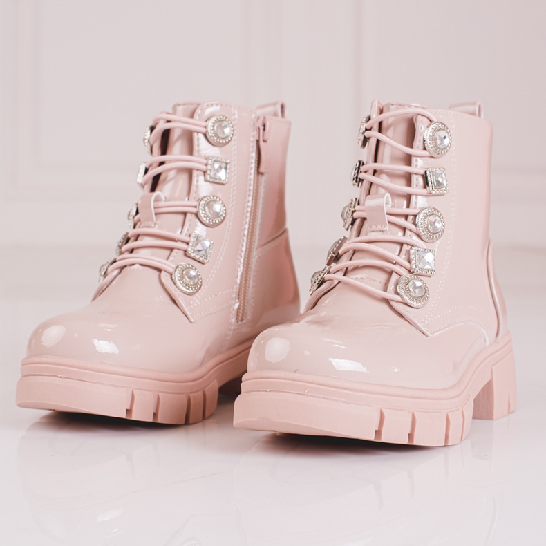 Botins rosa com atacadores e decorações 2