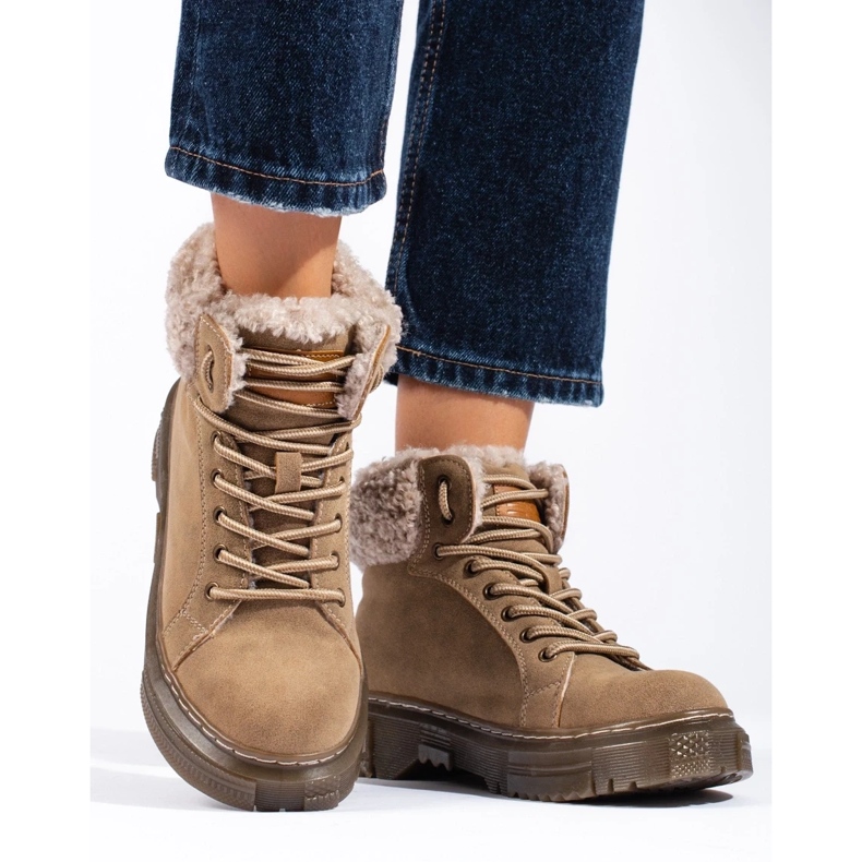 Botas femininas marrons com pele de carneiro bege 2