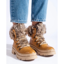Botas de caminhada de mulher com pelo bege 1