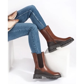 Botas Chelsea de cano alto feitas de couro ecológico marrom 1