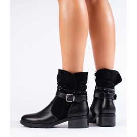 Botins femininos com tira decorativa preto 1
