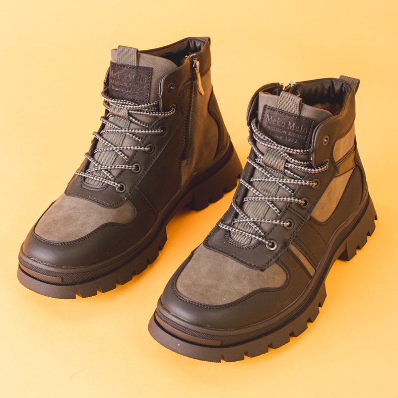 Botas de inverno masculinas isoladas com pele cinza 1