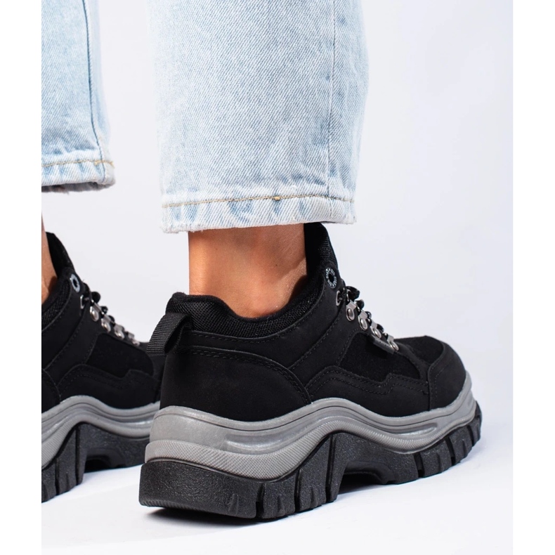 Tênis feminino Big Star KK274364B em uma sola grossa preto 1