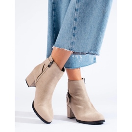 T.Sokolski Botins de camurça no poste Sokolski bege 2