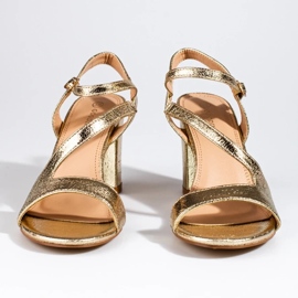 Sandálias Shelovet douradas elegantes para mulher no poste preto 2