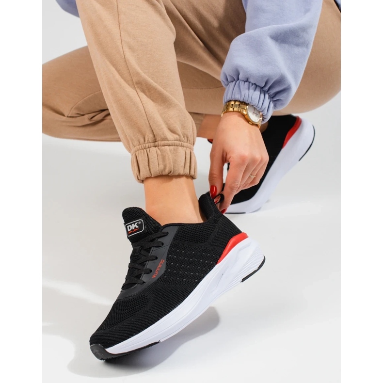Sapatos desportivos de mulher pretos com sola grossa DK 2